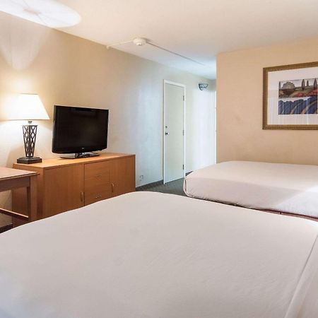 Rodeway Inn Duncanville Eksteriør bilde